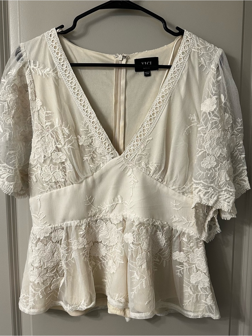 VICI Cream Lace Peplum V‑Neck Blouse